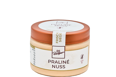 Ein kleines Glas Hofmanns Shop Premium-Eis Praline-Nuss mit Nussgeschmack und einem kupferfarbenen Deckel.