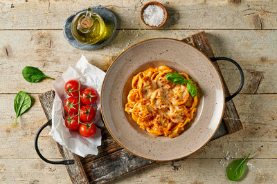 Sattmacher der Extraklasse von HOFMANNs: Ravioli, Kräuter, Tomaten & Fleischpflanzerl.