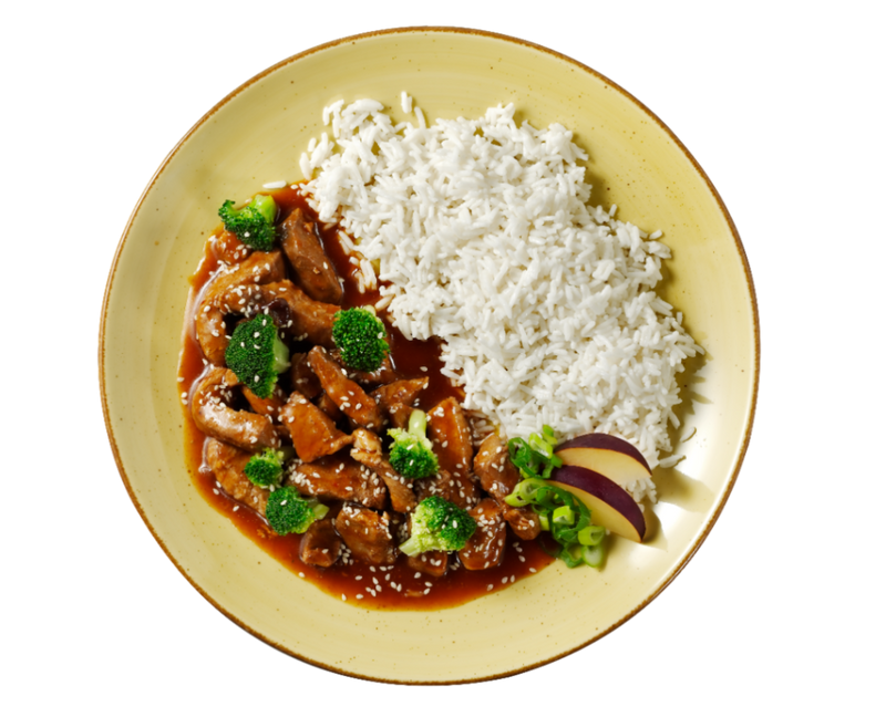 Ein Teller Schweinegeschnetzeltes „Asia Style“ von HOFMANNs mit Rindfleisch, Brokkoli und Sesam.