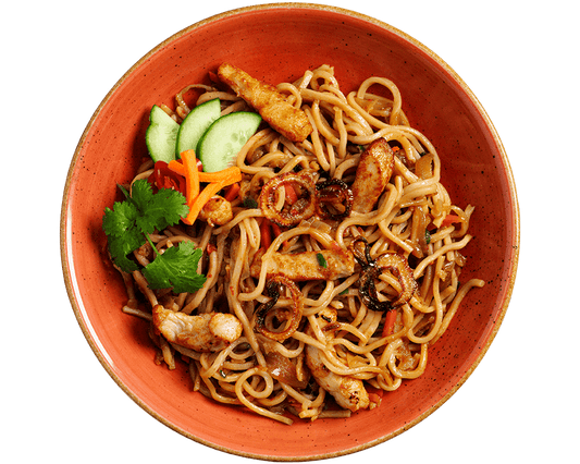 Bami Goreng von Hofmanns Shop: Indonesisches Nudelgericht mit Huhn und Gemüse.