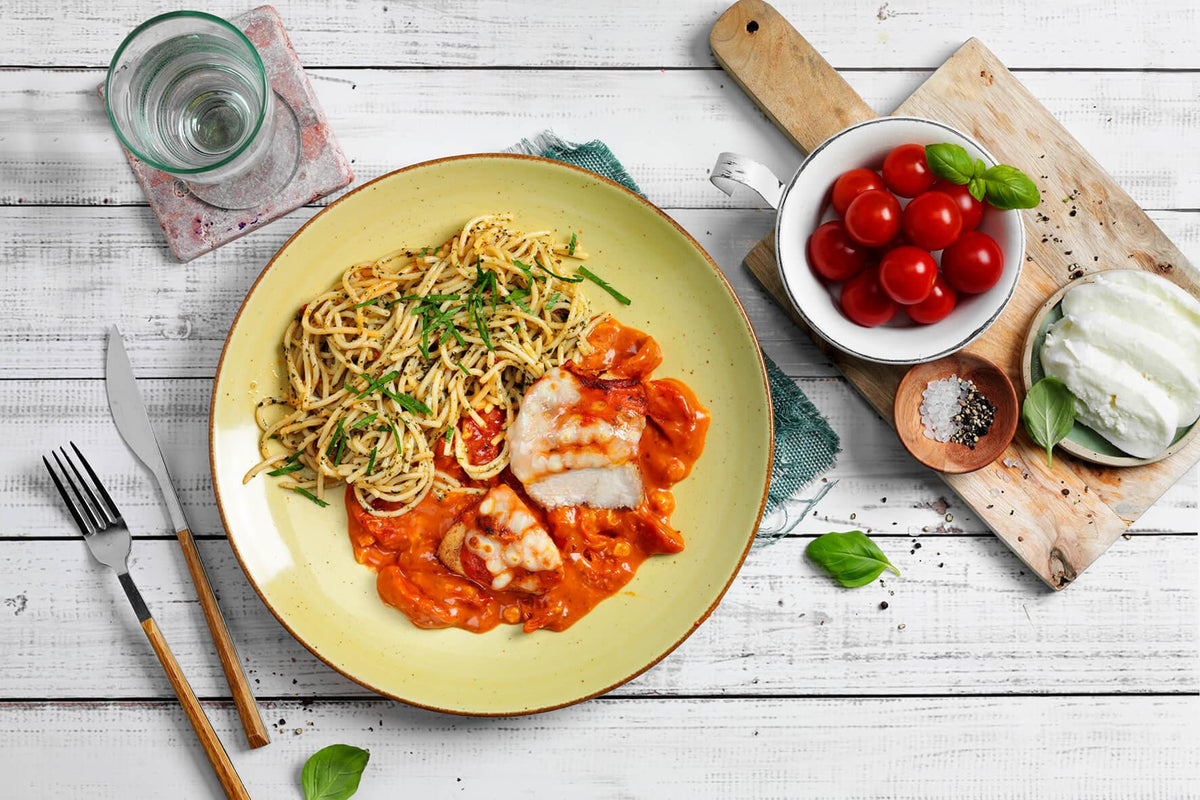 Pasta mit Tomatensauce & Fisch – perfekt für italienische Genussmomente in der HOFMANNs Italien-Box.
