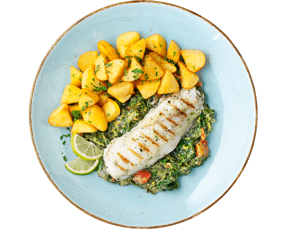 Gegrilltes Alaska-Seelachsfilet von Hofmanns Shop mit Kartoffeln, Gemüse und Limettenscheiben.
