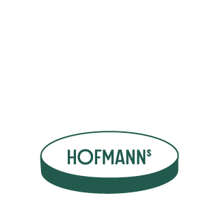 Animation einer grünen HOFMANN-Pille, die sich in einem Glas Wasser auflöst, Blasen bildet und die Farbe ändert.