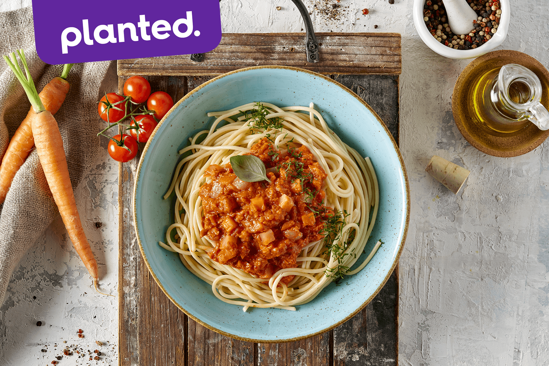 Ein Teller Spaghetti mit Tomatensoße – vegane Vielfalt pur aus der HOFMANNs Vegan-Box.