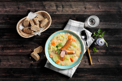 Hofmanns Shop Kartoffelsuppe „Norddeutsche Art“: Würstchen, Gemüse, Brot & Wasser, ein Klassiker.