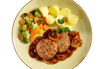 Ein Hofmanns Shop Tiefkühlmenü mit Kartoffelstücken, Gemüse und Omas Fleischpflanzerl in Bier-Zwiebelsoße.