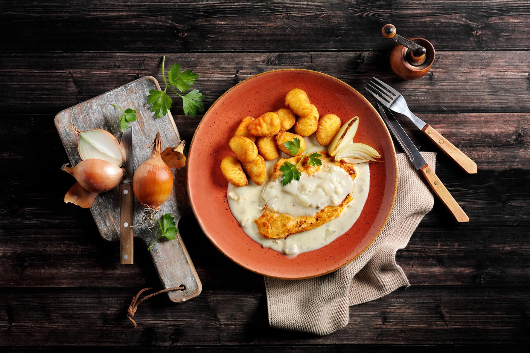HOFMANNs Feinschmecker-Box: Hähnchen in Sahnesauce mit Gnocchi – perfekt für Ihre besonderen Momente.