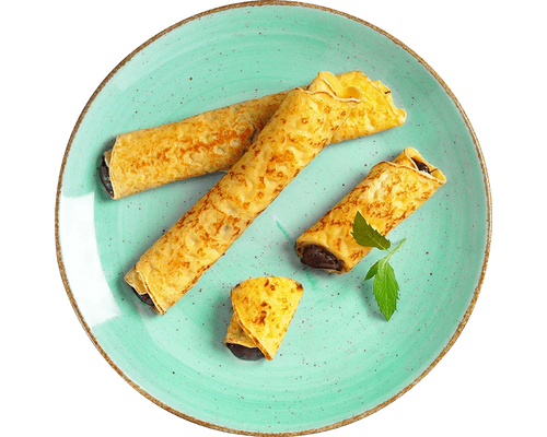 Three Hofmanns Shop Nougat-Palatschinken auf grünem Teller mit Minze – Leckeres Fertiggericht.