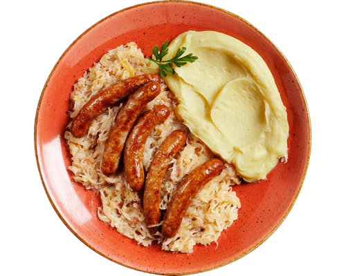 Hofmanns Shop Fränkische Bratwürste auf Sauerkraut, Kartoffelpüree & Petersilie, serviert auf einem roten Teller.