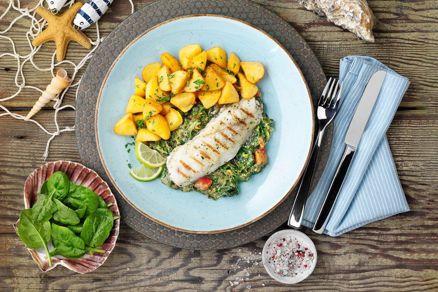 HOFMANNs Fit & Free-Box: Gegrillter Fisch, Bratkartoffeln, proteinreiches Gemüse, frischer Spinat.