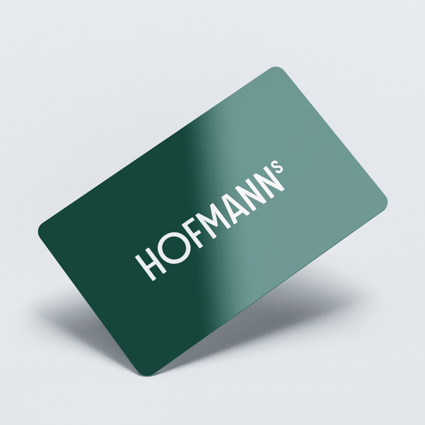 Die grüne HOFMANNs Geschenkkarte von Hofmanns Shop – ein stilvolles Geschenk.
