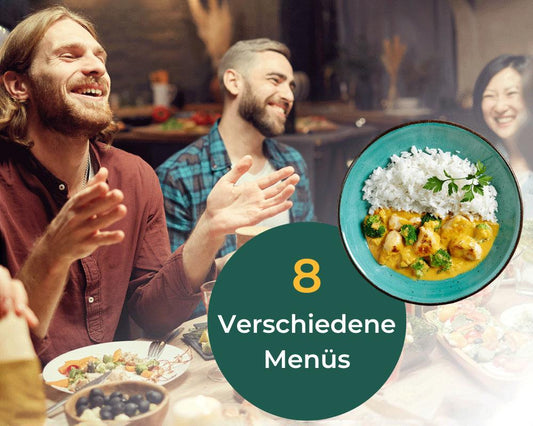 Drei Freunde lachen gemeinsam bei Curry und Reis – entdecke Klassiker aus aller Welt von HOFMANNs.