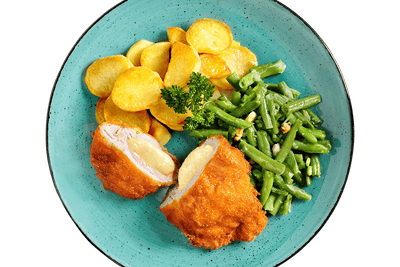 Schweineschnitzel „Cordon bleu Art“ von Hofmanns Shop – ein leckeres Tiefkühlgericht auf türkisfarbenem Teller.