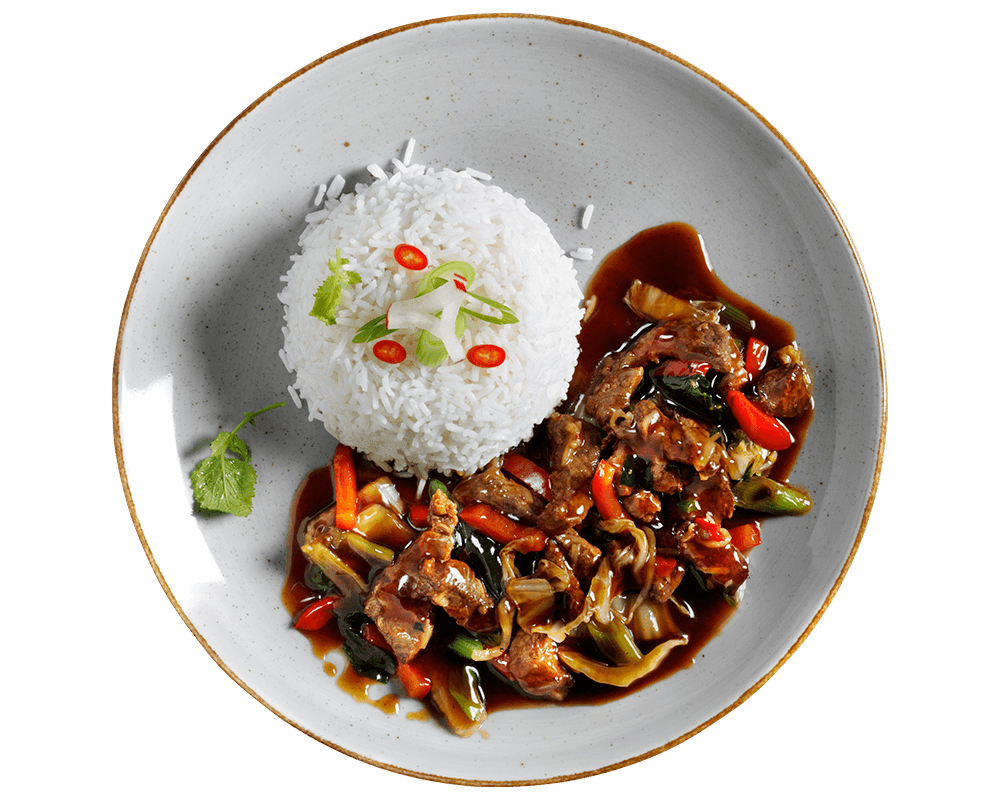 Ein Teller Teriyaki-Rinde von Hofmanns Shop mit Reis, gebratenem Gemüse, Chili und Kräutern.